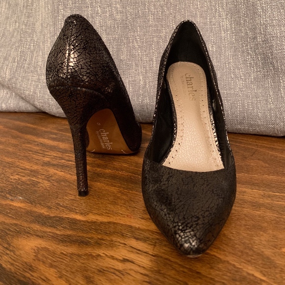 Charles David Pewter Textured Leather Pump - Picture 2 of 3